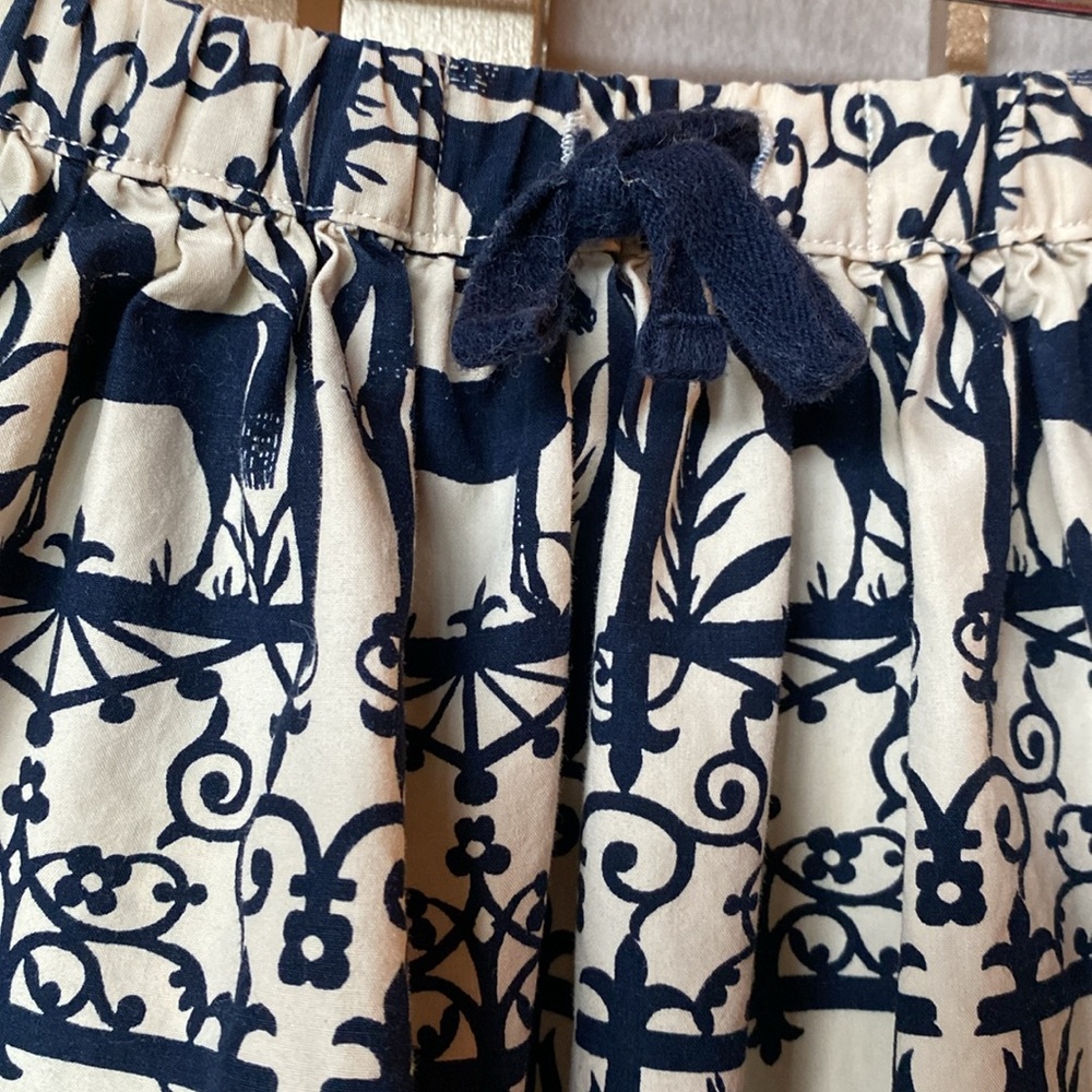Super cute skirt with navy horse print on cream girl’s size 6/7 - Picture 2 of 8